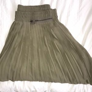 NY & Co Army Green Pleated Maxi Skirt Lined